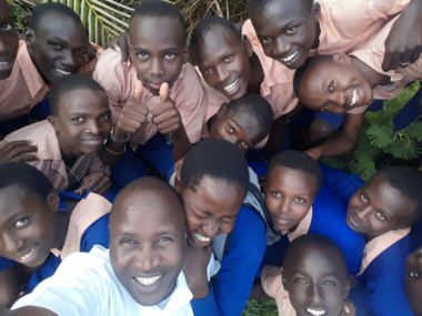 I giovani per i giovani: esperienze di solidarietĂ in Kenya